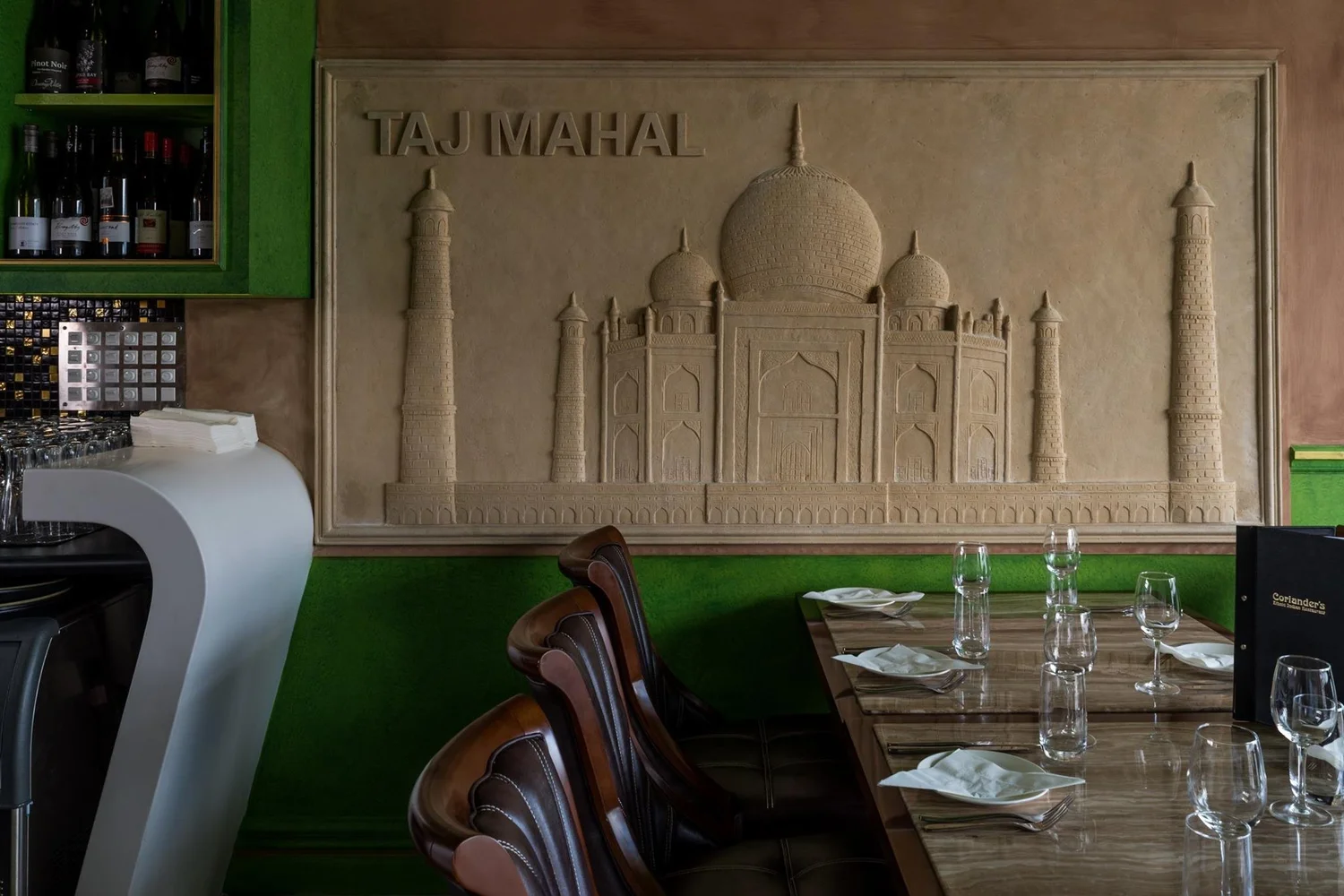 Bush Inn dining room with Taj Mahal mural